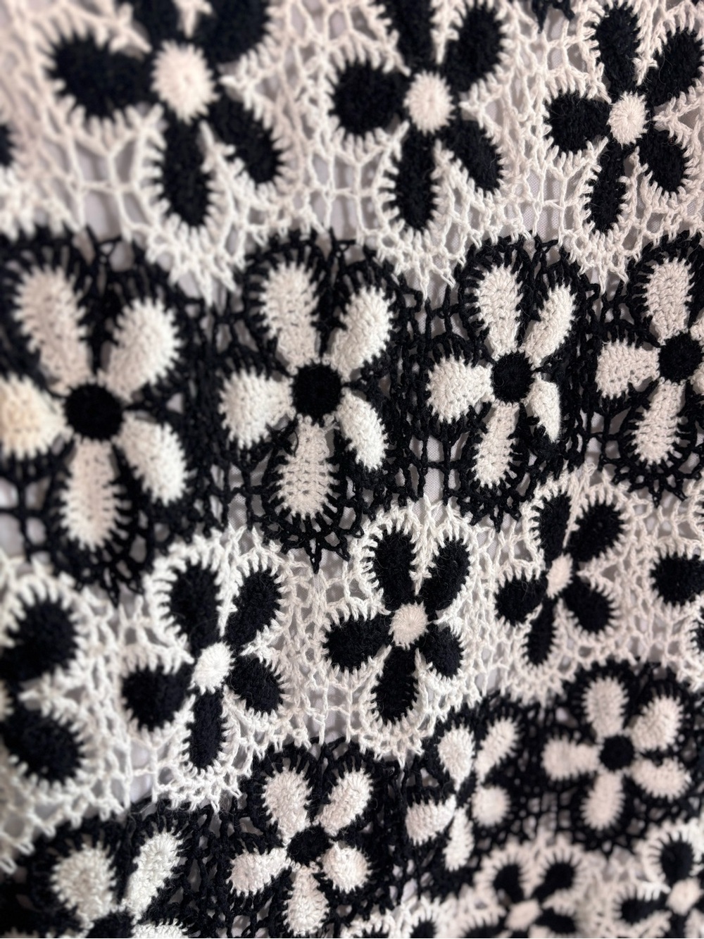 TanJay Floral Crochet Sweater Tunic – Black & White Daisy Pattern | Size Large - Picture 3 of 5
